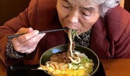 娱乐吃瓜酱老人头像,揭秘娱乐吃瓜酱老人头像背后的故事